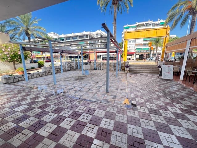 3 bedroom Business for sale in Puerto Marina, Benalmádena - € 210,000 (Ref: 8715433)