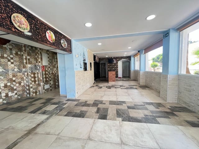 3 bedroom Business for sale in Puerto Marina, Benalmádena - € 210,000 (Ref: 8715433)