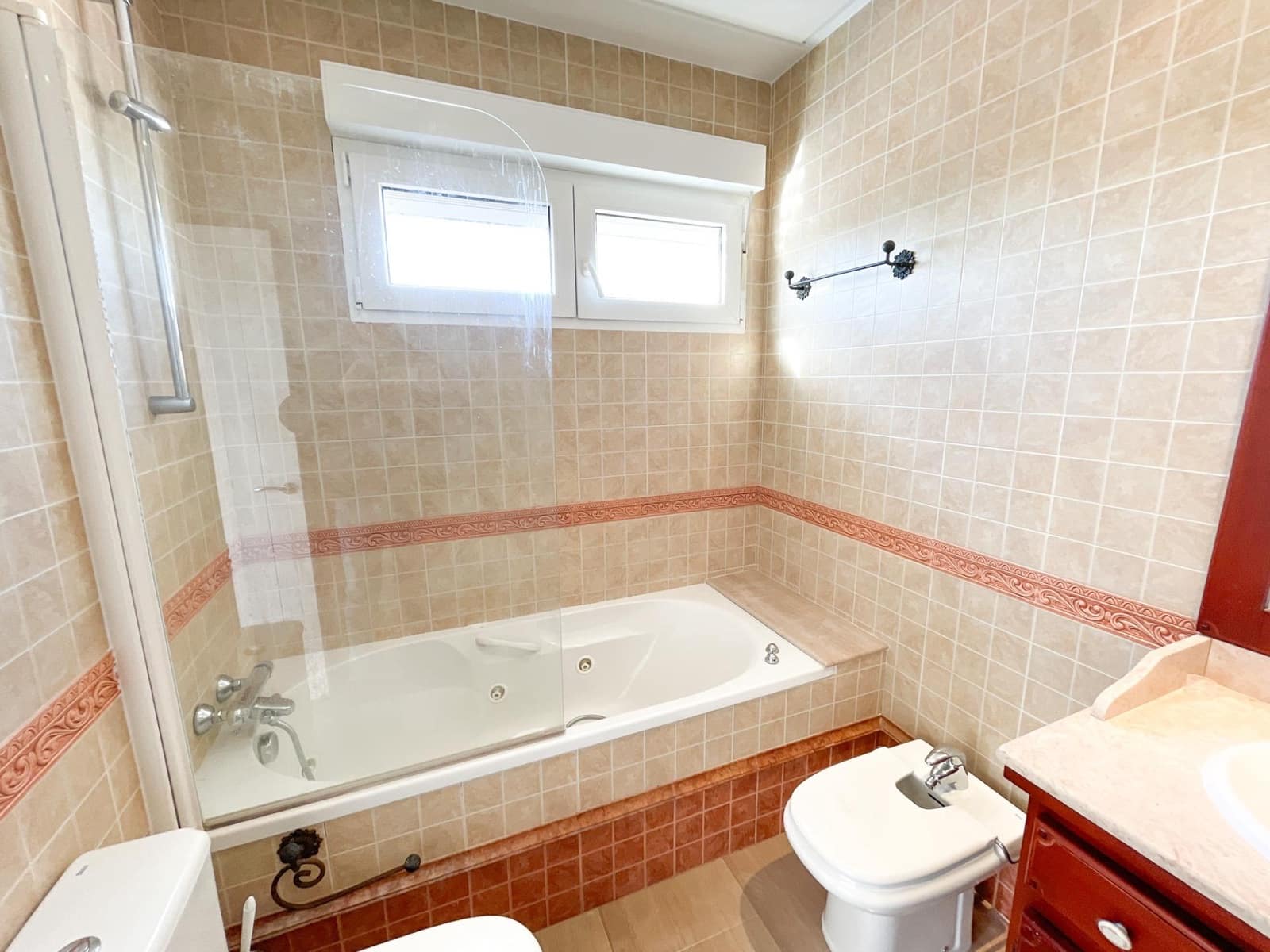 4 slaapkamer Villa te koop in Vinuela met zwembad - € 365.000 (Ref: 8729926)