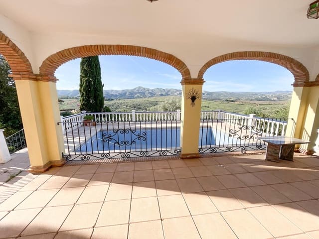 4 sypialnia Willa na sprzedaż w Viñuela z basenem - 365 000 € (Ref: 8729926)