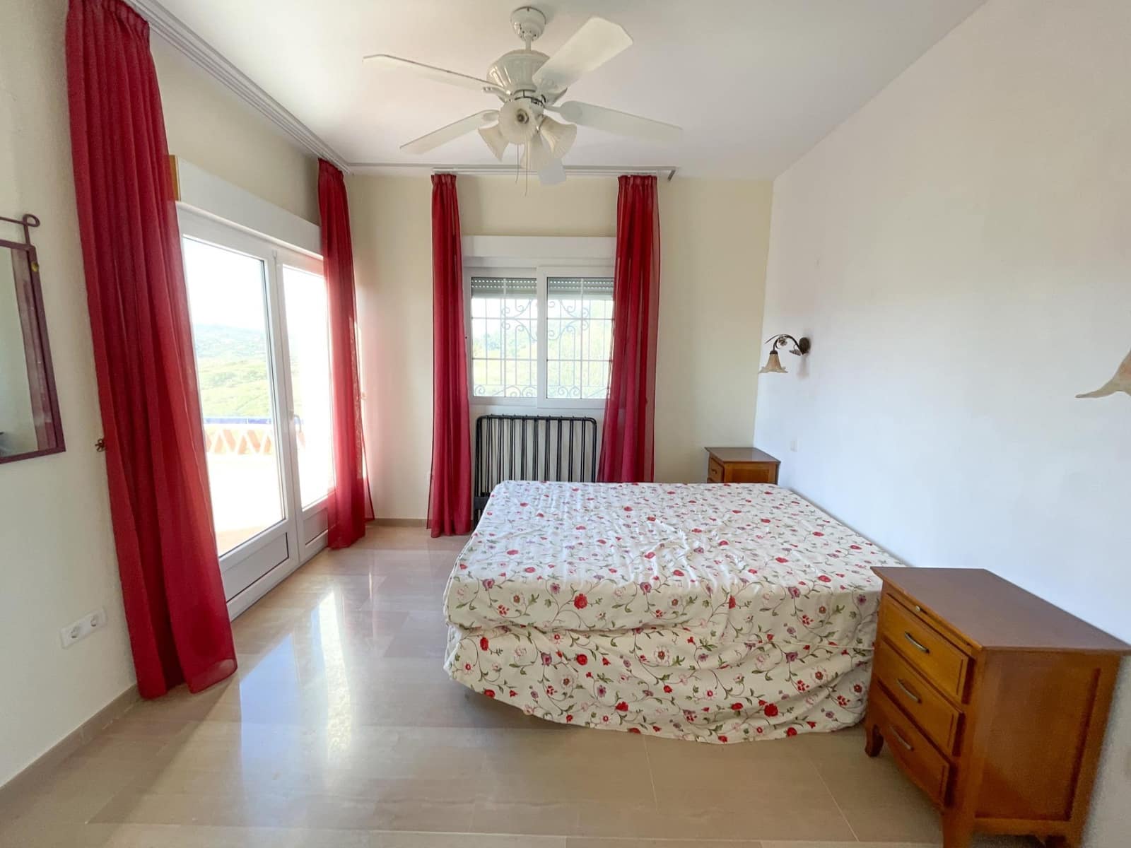 4 Zimmer Villa zu verkaufen in Vinuela mit Pool - 366.000 € (Ref: 8729926)