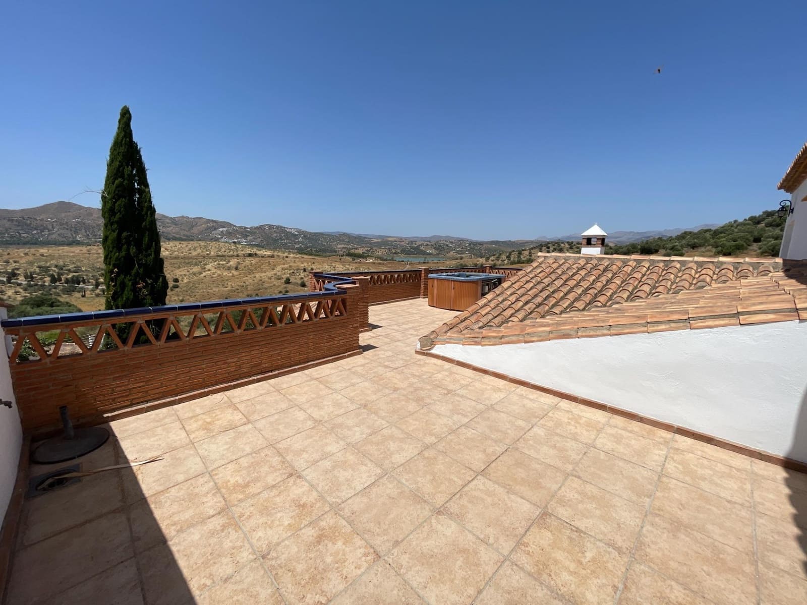 4 Zimmer Villa zu verkaufen in Vinuela mit Pool - 366.000 € (Ref: 8729926)