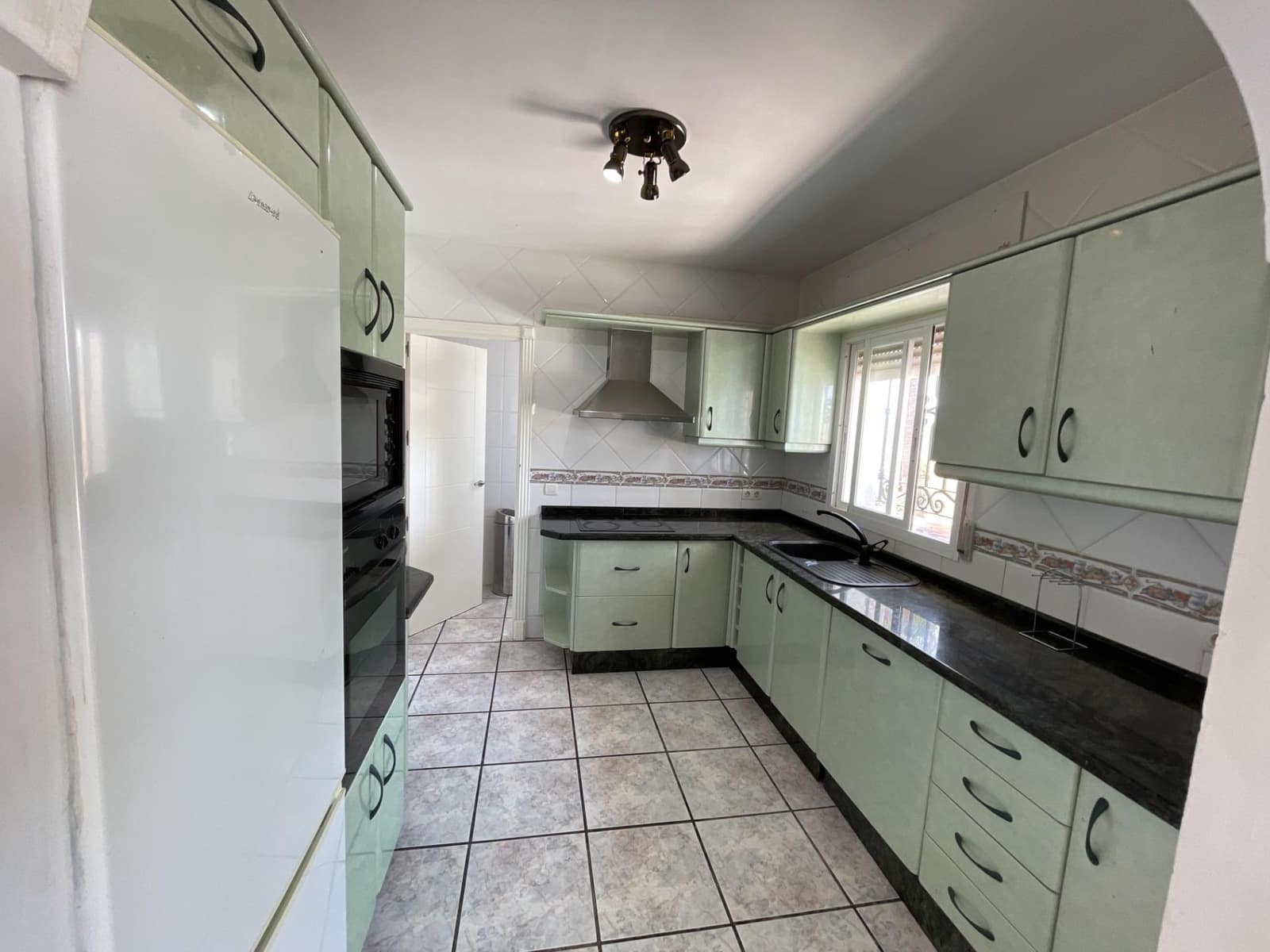 4 Zimmer Villa zu verkaufen in Vinuela mit Pool - 366.000 € (Ref: 8729926)