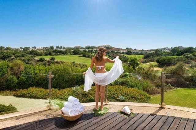 3 chambre Villa/Maison Mitoyenne à vendre à La Cala Golf - Lagar Martell, Mijas avec piscine - 620 000 € (Ref: 8834617)