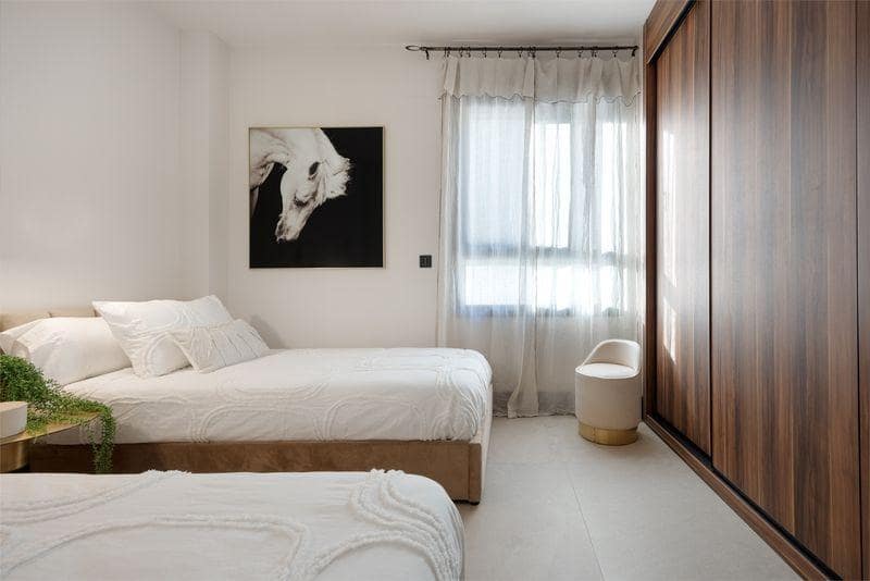 3 sypialnia Penthouse na sprzedaż w Nueva Andalucia z basenem garażem - 950 000 € (Ref: 8834619)