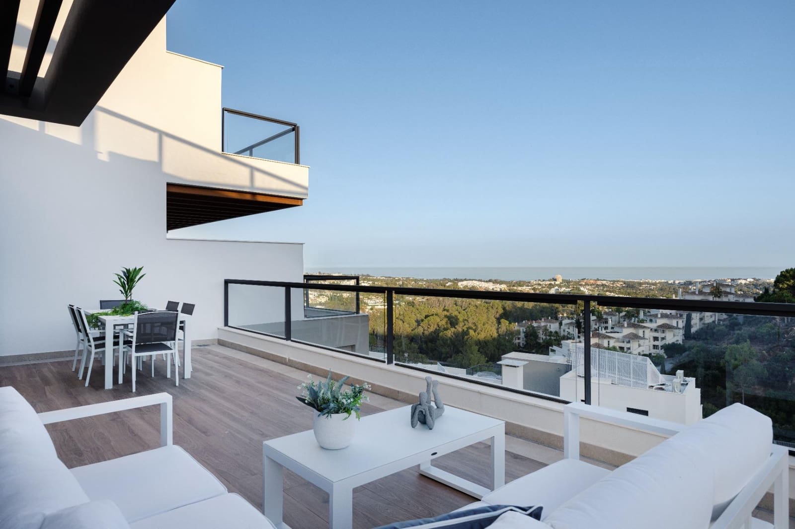 3 sypialnia Penthouse na sprzedaż w Nueva Andalucia z basenem garażem - 950 000 € (Ref: 8834619)