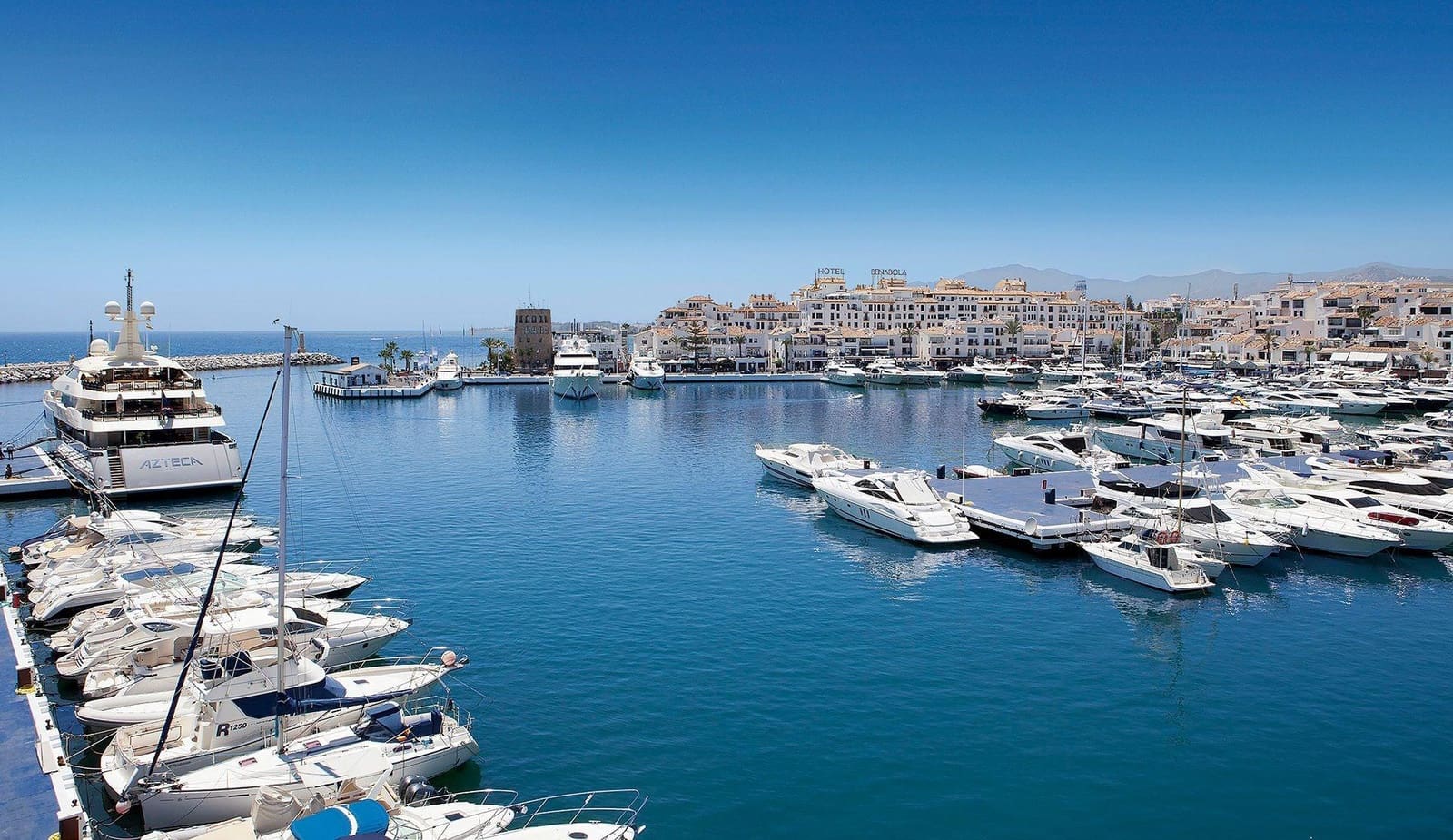 3 sypialnia Penthouse na sprzedaż w Nueva Andalucia z basenem garażem - 950 000 € (Ref: 8834619)