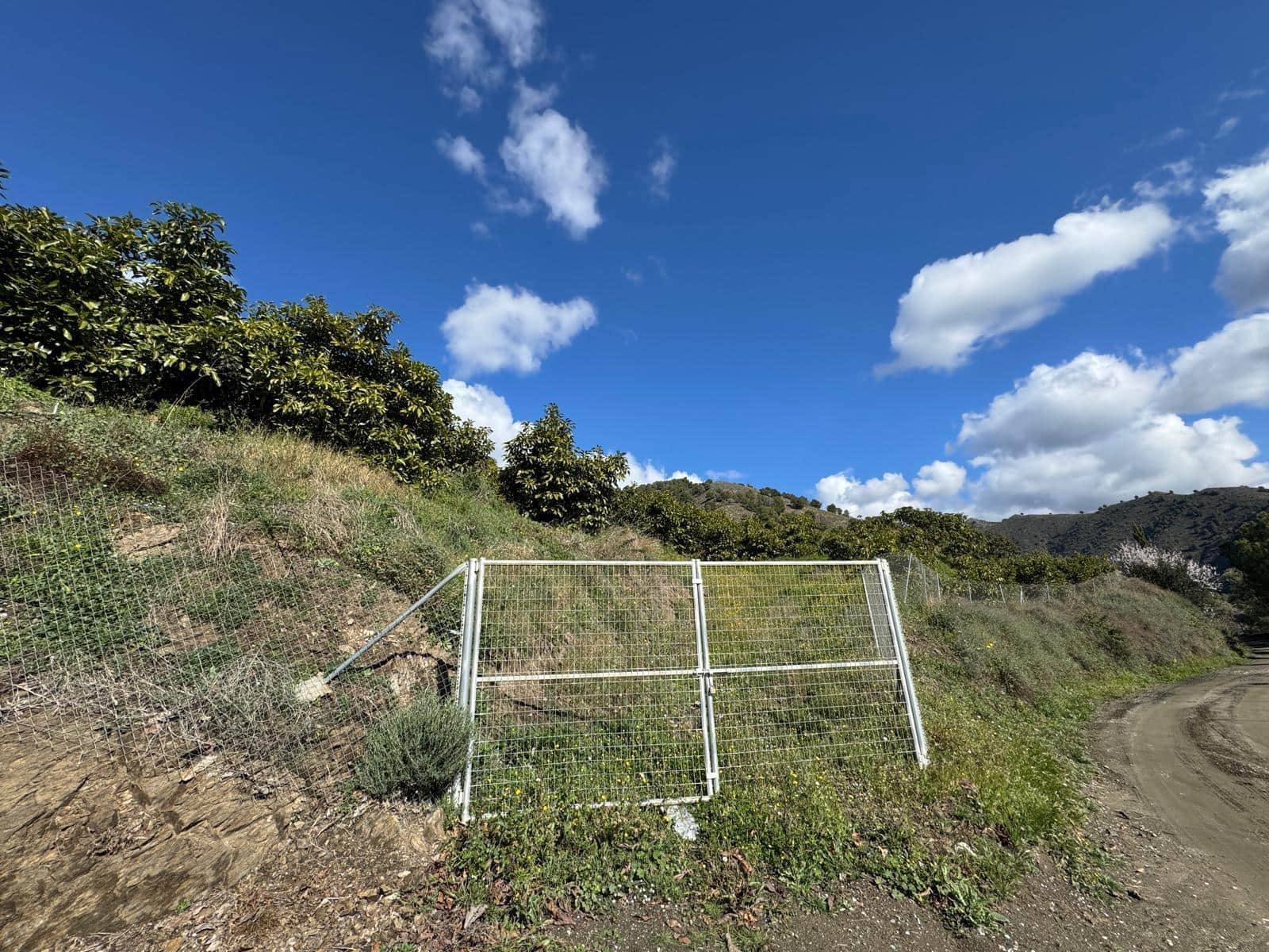 Grunde uden byggetilladelser til salg i Competa - € 195.000 (Ref: 8881694)