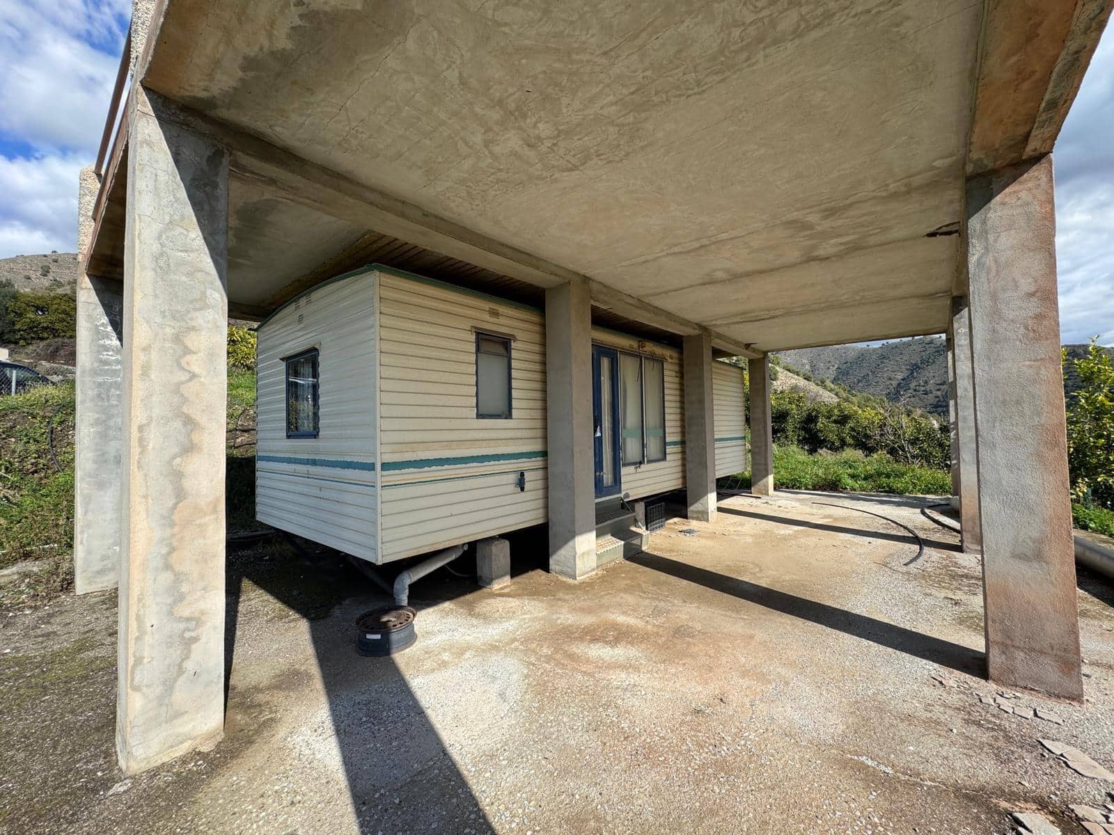 Grunde uden byggetilladelser til salg i Competa - € 195.000 (Ref: 8881694)