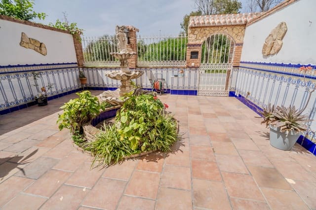 4 soveværelse Rækkehus til salg i Guadalmar, Málaga by med swimmingpool garage - € 499.000 (Ref: 8905627)