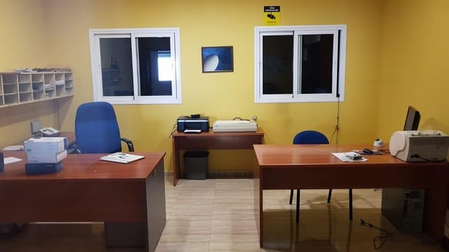 Business for sale in Colmenar - € 390,000 (Ref: 8921686)