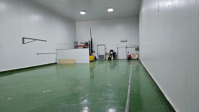 Business for sale in Colmenar - € 390,000 (Ref: 8921686)