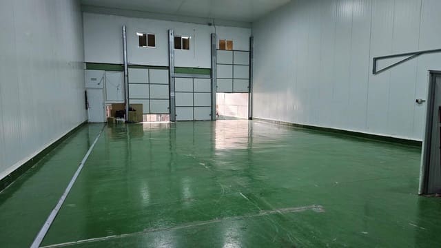 Business for sale in Colmenar - € 390,000 (Ref: 8921686)