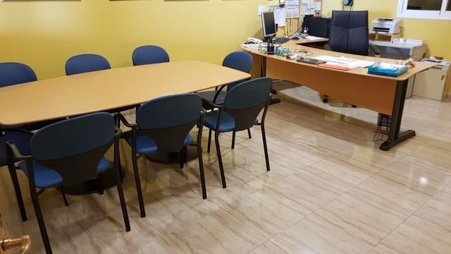 Business for sale in Colmenar - € 390,000 (Ref: 8921686)
