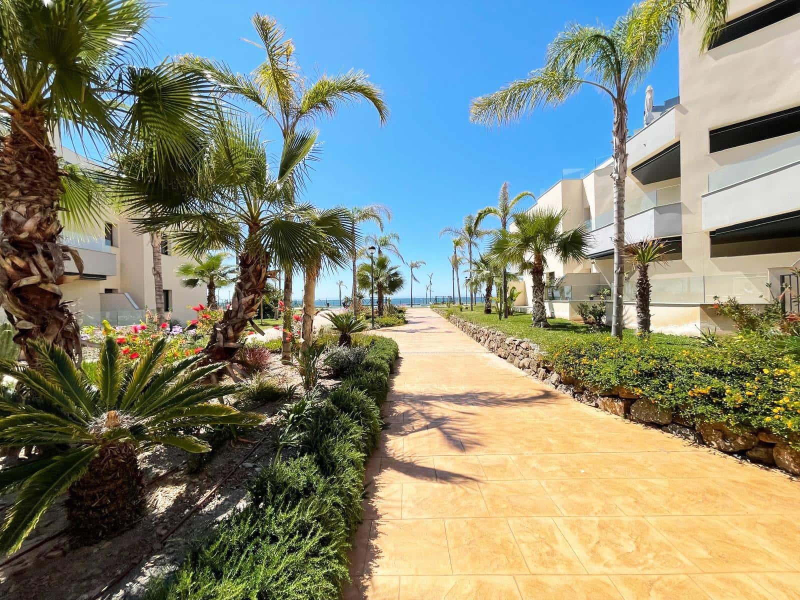 2 soverom Penthouse til salgs i Almayate med svømmebasseng garasje - € 340 000 (Ref: 8954409)