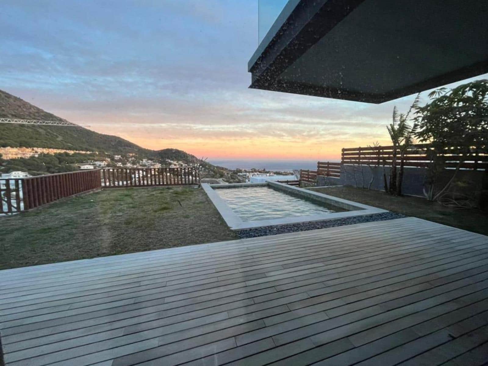 5 bedroom Villa for sale in Mijas with pool garage - € 1,600,000 (Ref: 8954411)