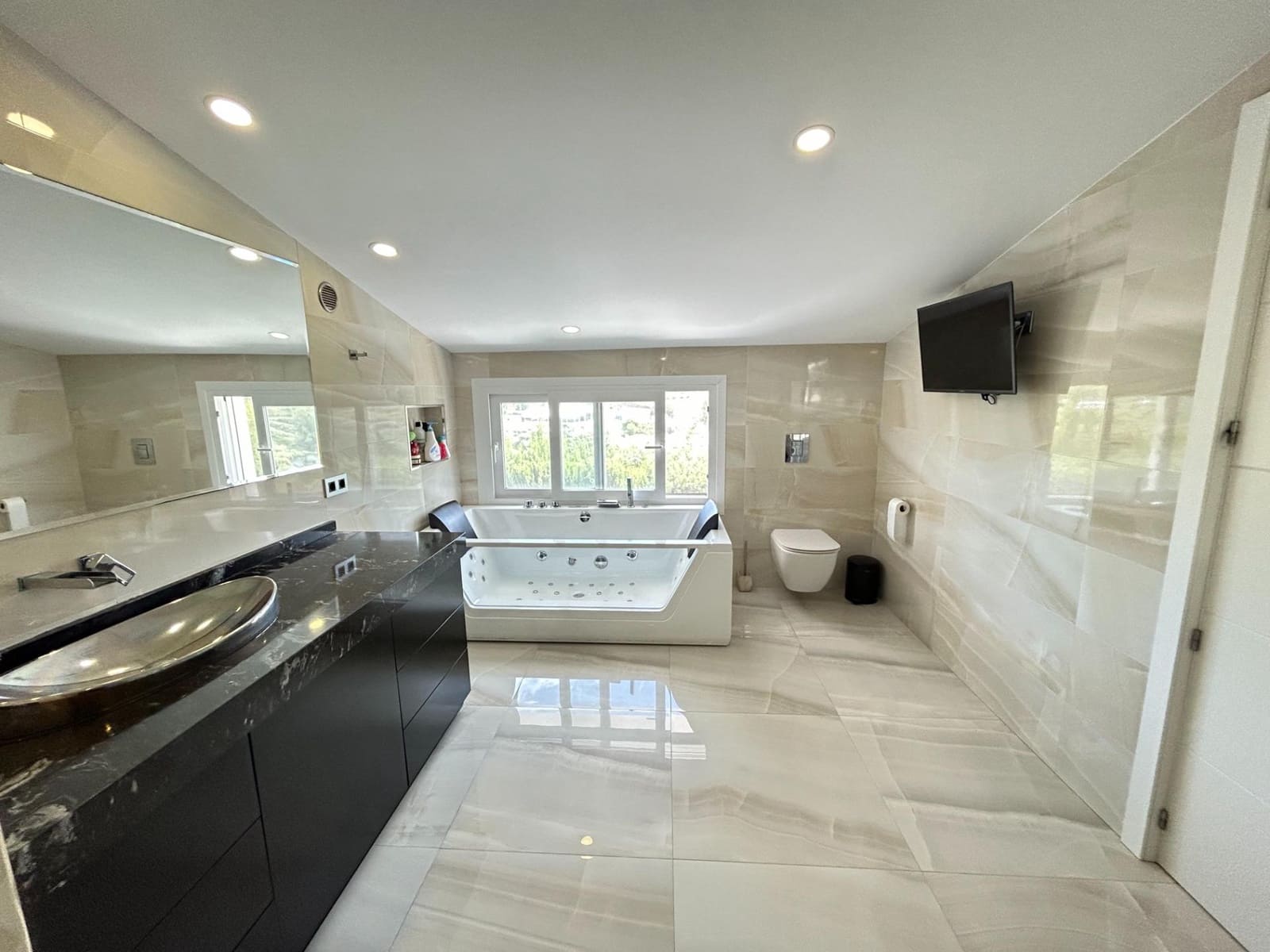 2 bedroom Finca/Country House for sale in Coin with pool - € 1,795,000 (Ref: 8982568)