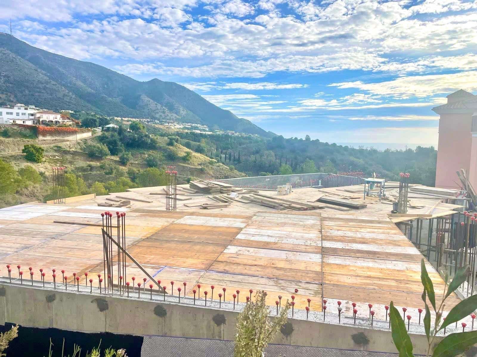 4 makuuhuone Huvila myytävänä paikassa Mijas mukana uima-altaan - 1 850 000 € (Ref: 8982570)