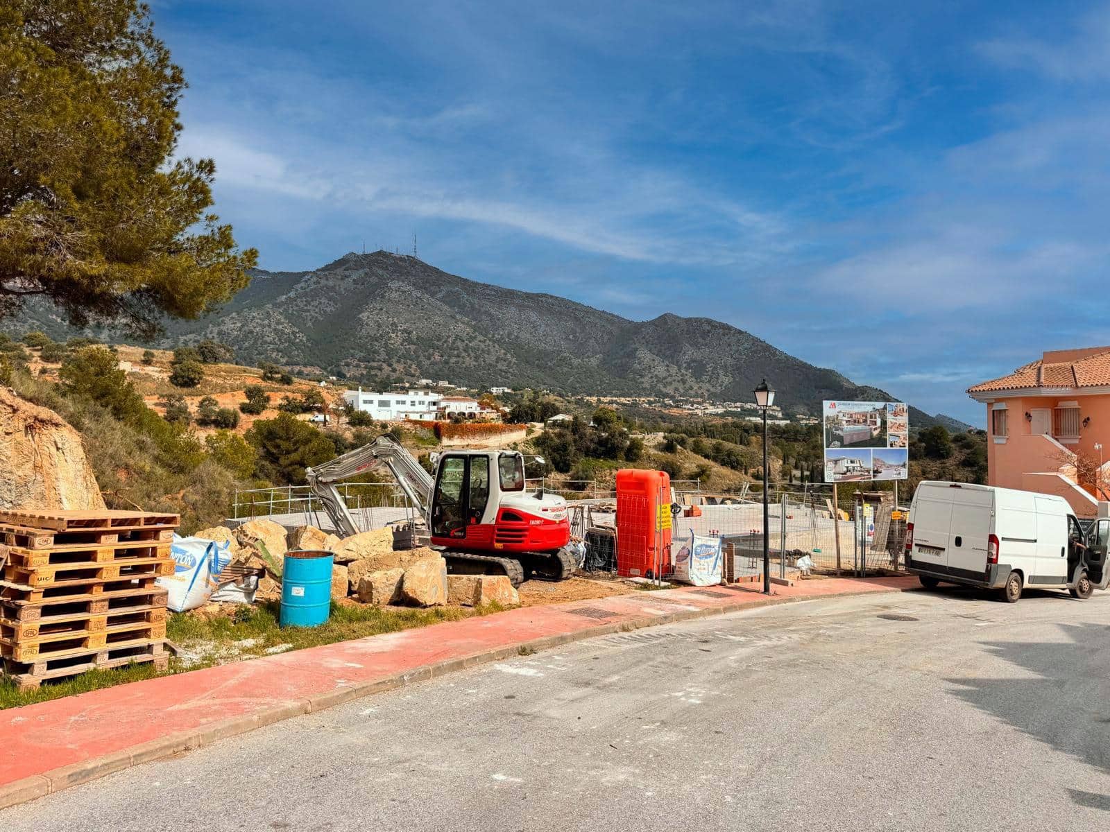 4 makuuhuone Huvila myytävänä paikassa Mijas mukana uima-altaan - 1 850 000 € (Ref: 8982570)