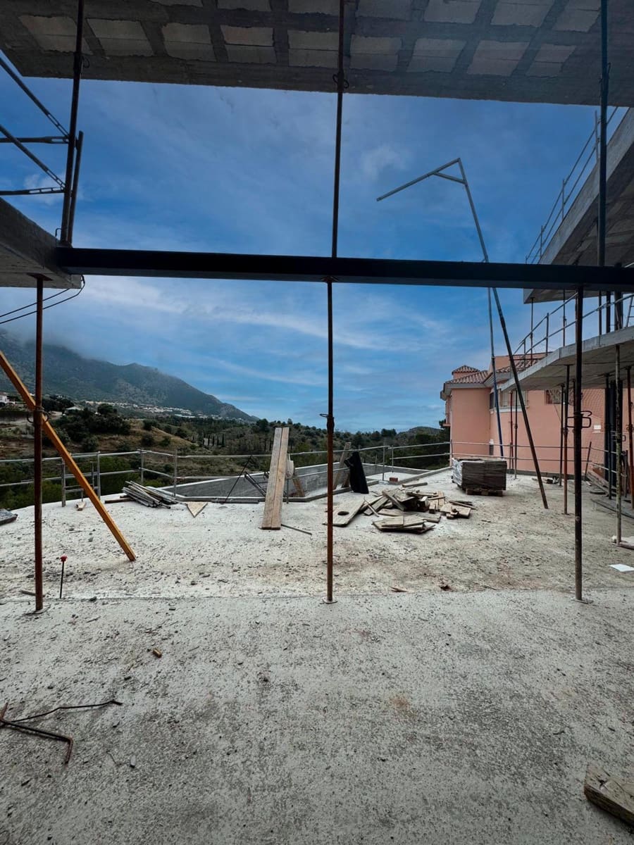 4 makuuhuone Huvila myytävänä paikassa Mijas mukana uima-altaan - 1 850 000 € (Ref: 8982570)