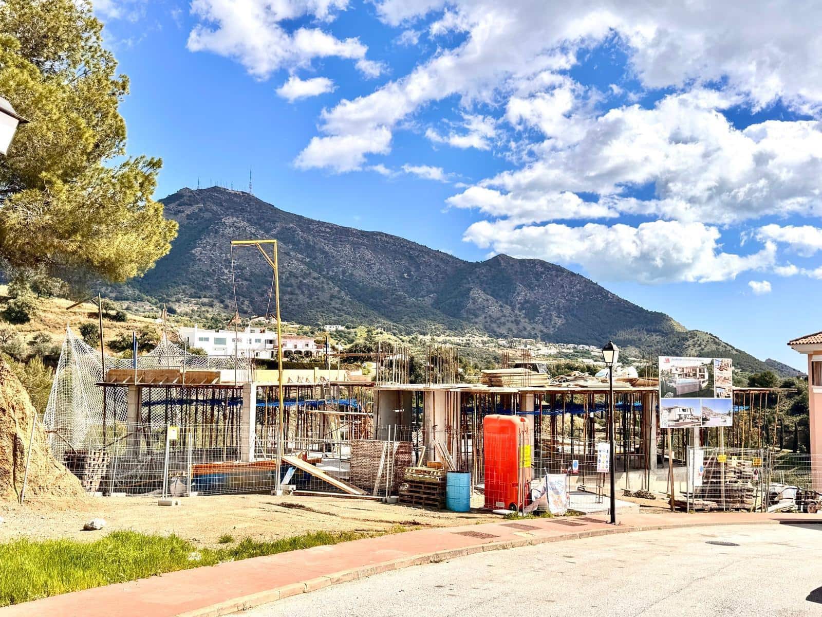 4 makuuhuone Huvila myytävänä paikassa Mijas mukana uima-altaan - 1 850 000 € (Ref: 8982570)