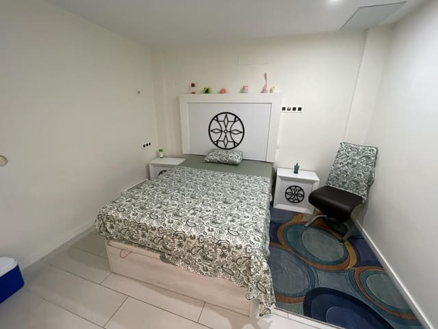 2 slaapkamer Appartement te koop in La Trinidad, Málaga stad - € 265.000 (Ref: 8999284)