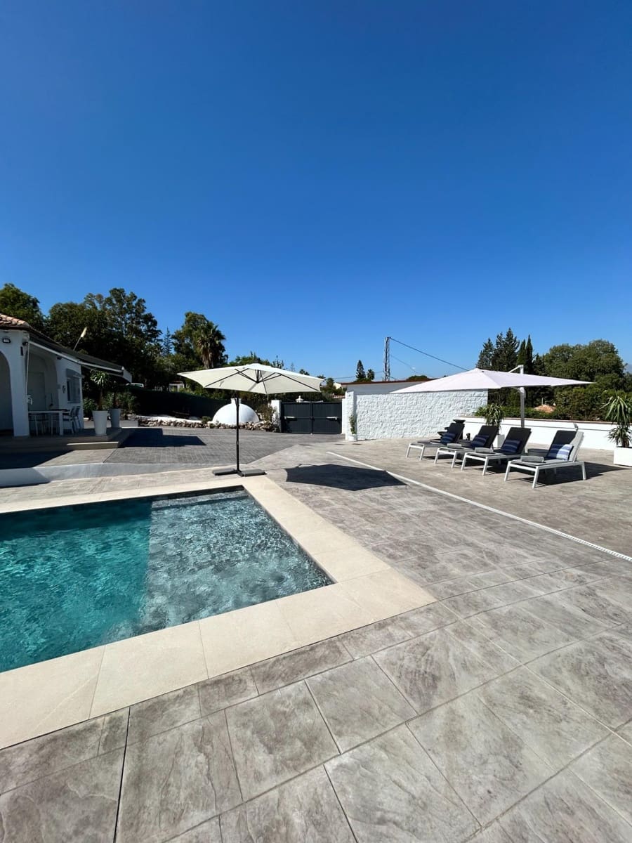 4 soverom Villa til salgs i Cartama med svømmebasseng garasje - € 599 000 (Ref: 9049077)