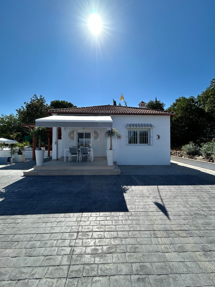 4 soverom Villa til salgs i Cartama med svømmebasseng garasje - € 599 000 (Ref: 9049077)