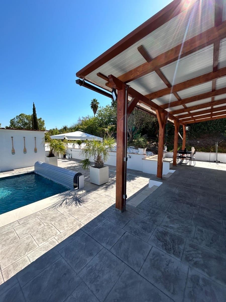 4 soverom Villa til salgs i Cartama med svømmebasseng garasje - € 599 000 (Ref: 9049077)