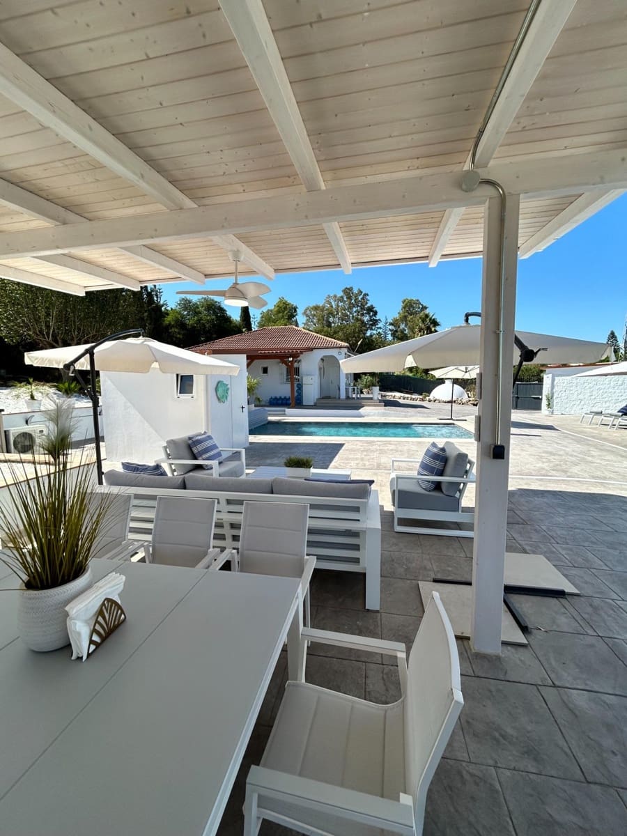 4 soverom Villa til salgs i Cartama med svømmebasseng garasje - € 599 000 (Ref: 9049077)