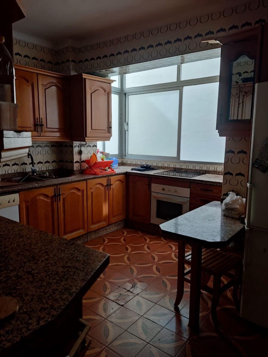 Piso de 4 habitaciones en Málaga ciudad en venta - 280.000 € (Ref: 9051239)