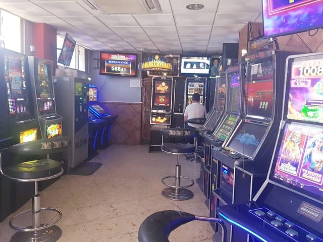 Erhverv til salg i Camino de Suarez, Málaga by - € 1.100.000 (Ref: 9057783)