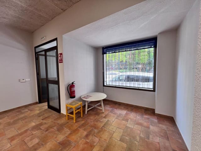 Commercieel te huur in Cruz de Humilladero, Málaga stad - € 1.400 (Ref: 9085470)