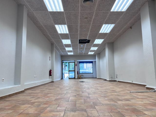 Commercieel te huur in Cruz de Humilladero, Málaga stad - € 1.400 (Ref: 9085470)