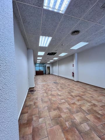 Commercieel te huur in Cruz de Humilladero, Málaga stad - € 1.400 (Ref: 9085470)