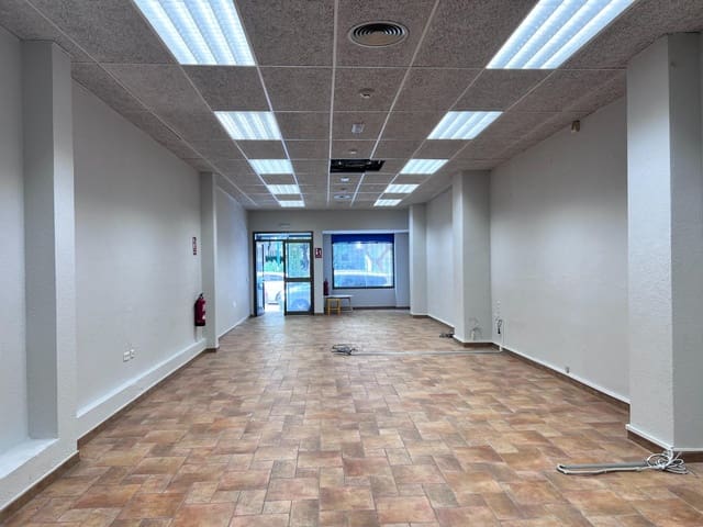 Commercieel te huur in Cruz de Humilladero, Málaga stad - € 1.400 (Ref: 9085470)