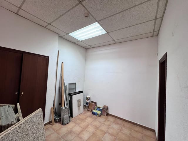 Commercieel te huur in Cruz de Humilladero, Málaga stad - € 1.400 (Ref: 9085470)