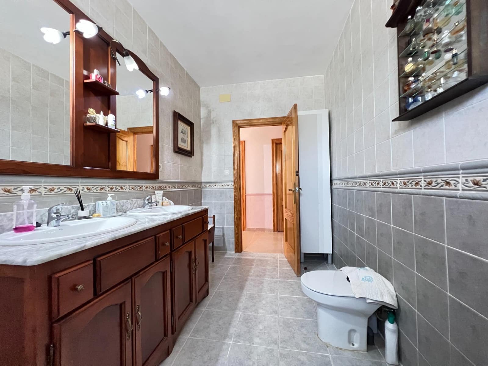 Chalet de 4 habitaciones en Moraleda de Zafayona en venta - 230.000 € (Ref: 9103061)