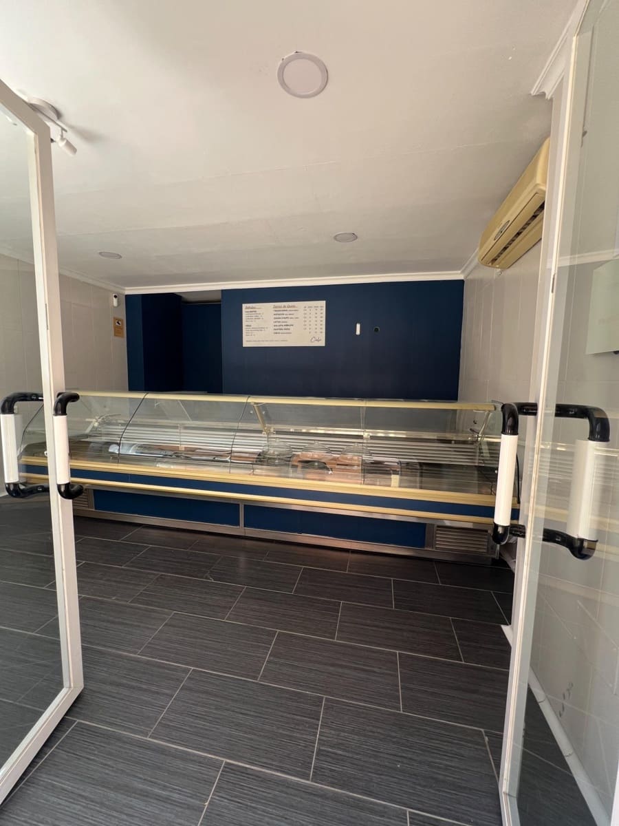 Commercial for rent in Malaga city - € 700 (Ref: 9132584)
