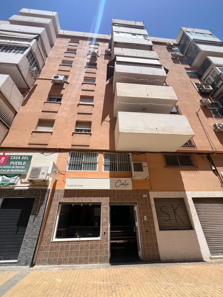 Commercial for rent in Malaga city - € 700 (Ref: 9132584)