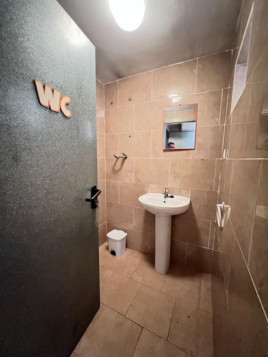 Commercial for rent in Malaga city - € 700 (Ref: 9132584)