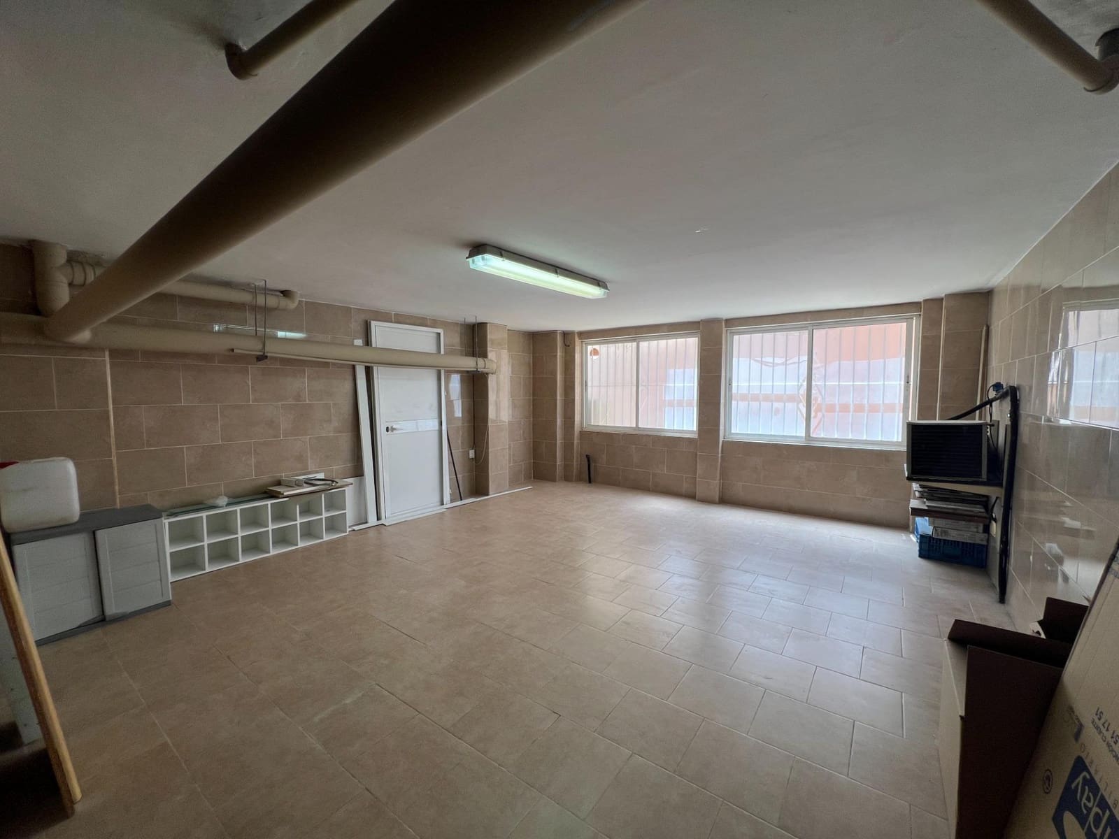 Commercial for rent in Malaga city - € 700 (Ref: 9132584)