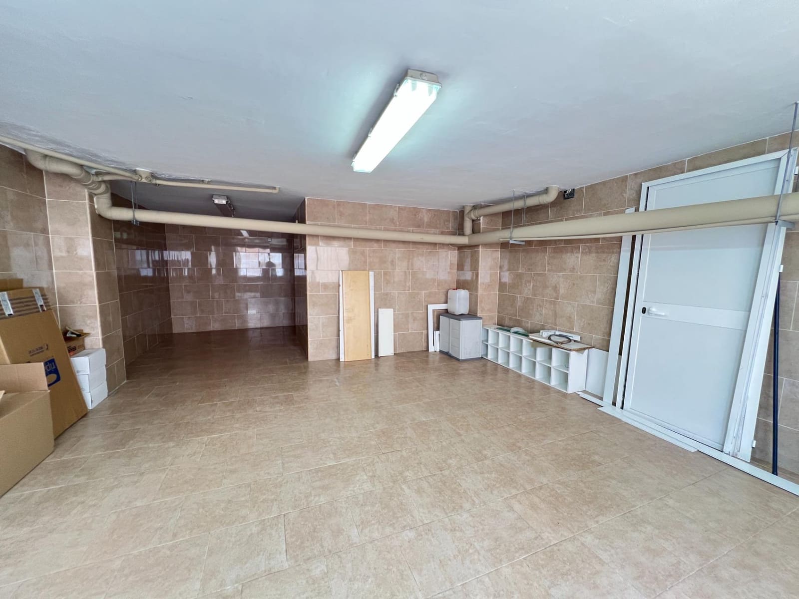 Commercial for rent in Malaga city - € 700 (Ref: 9132584)
