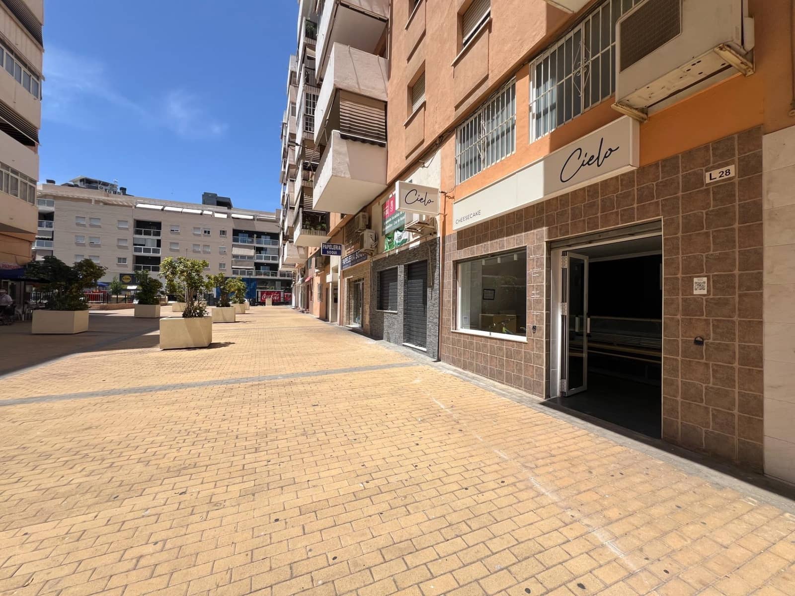 Commercial for rent in Malaga city - € 700 (Ref: 9132584)