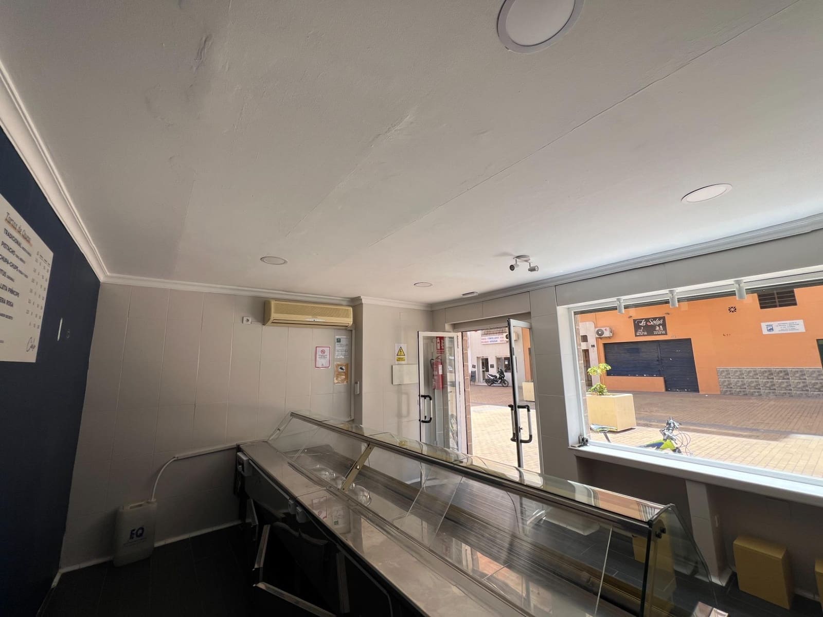 Commercial for rent in Malaga city - € 700 (Ref: 9132584)