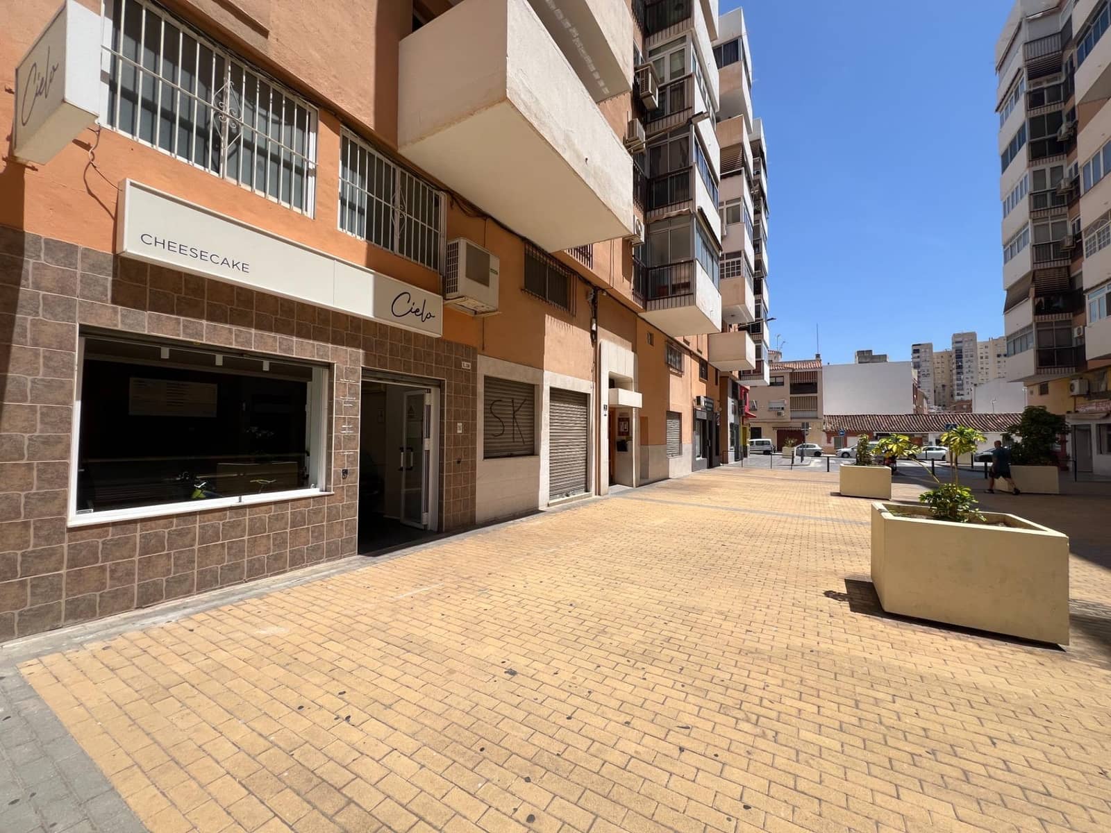 Commercial for rent in Malaga city - € 700 (Ref: 9132584)