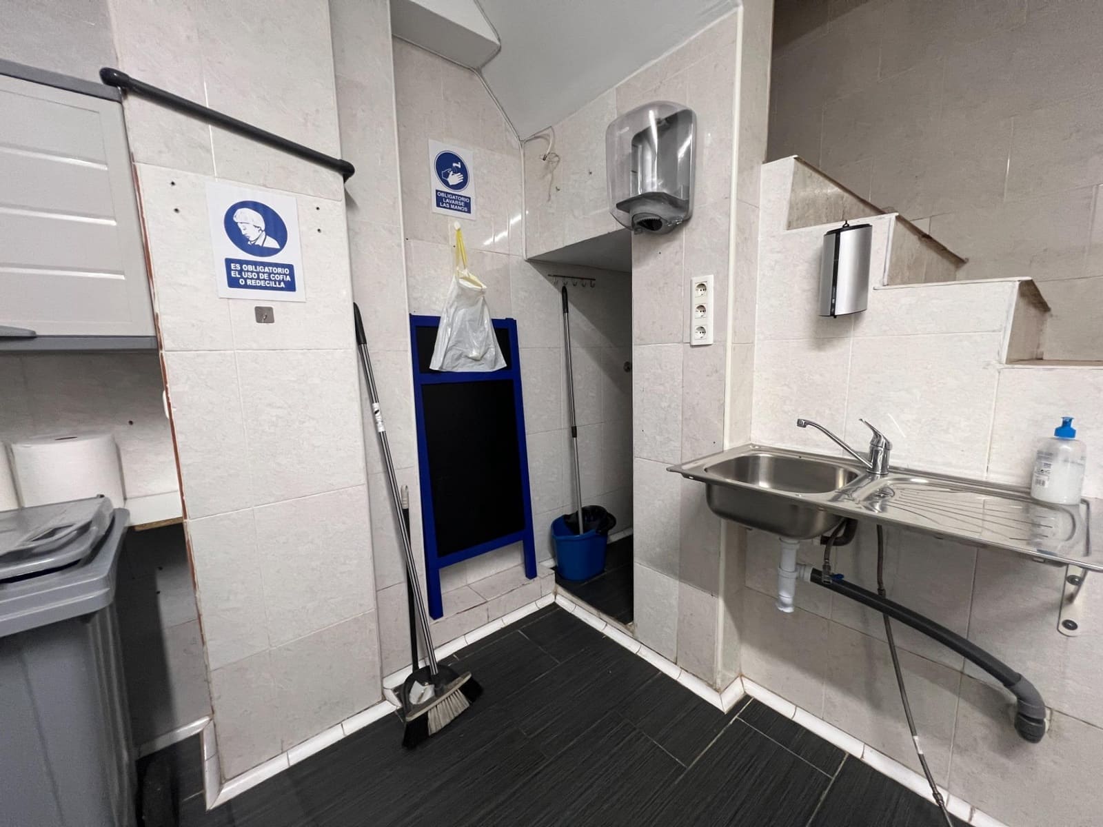 Commercial for rent in Malaga city - € 700 (Ref: 9132584)