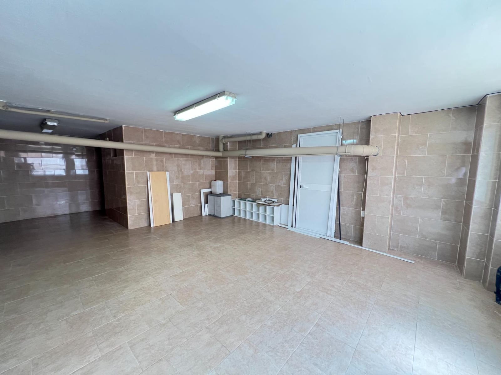 Commercial for rent in Malaga city - € 700 (Ref: 9132584)