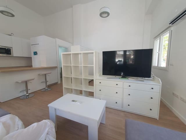 Studio til leje i Capuchinos, Málaga by - € 990 (Ref: 9134643)