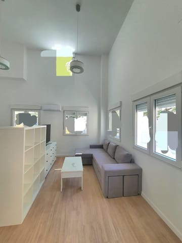 Studio til leje i Capuchinos, Málaga by - € 990 (Ref: 9134643)
